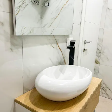 Apartment 1 Bedroom 1198 *