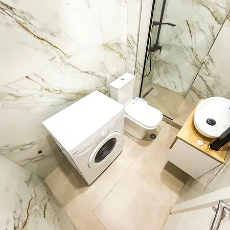 Apartment 1 Bedroom 1198 *