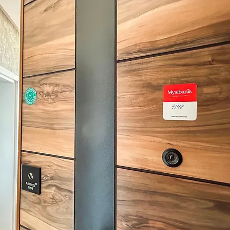 1 Bedroom 1198