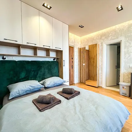 Apartment 1 Bedroom 1198 *